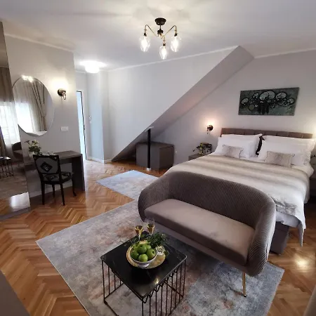 Merla Luxury Split